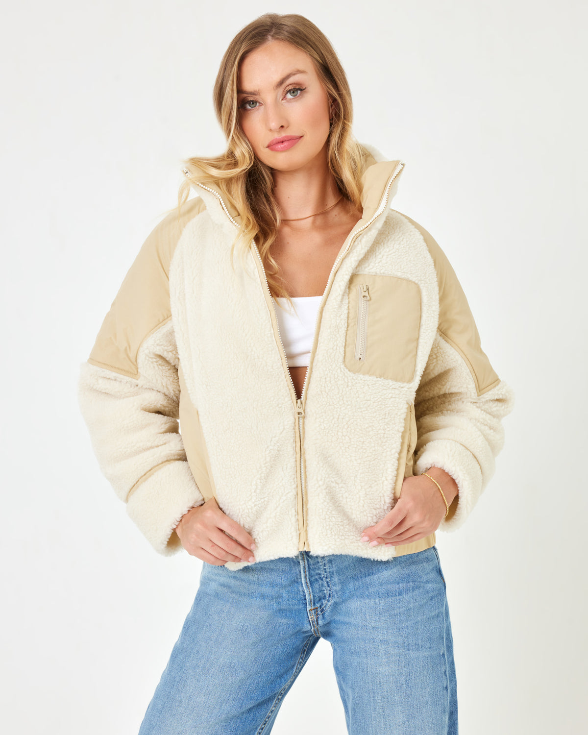 Base Camp Jacket Bone | Model: Taylor (size: S) | Hover