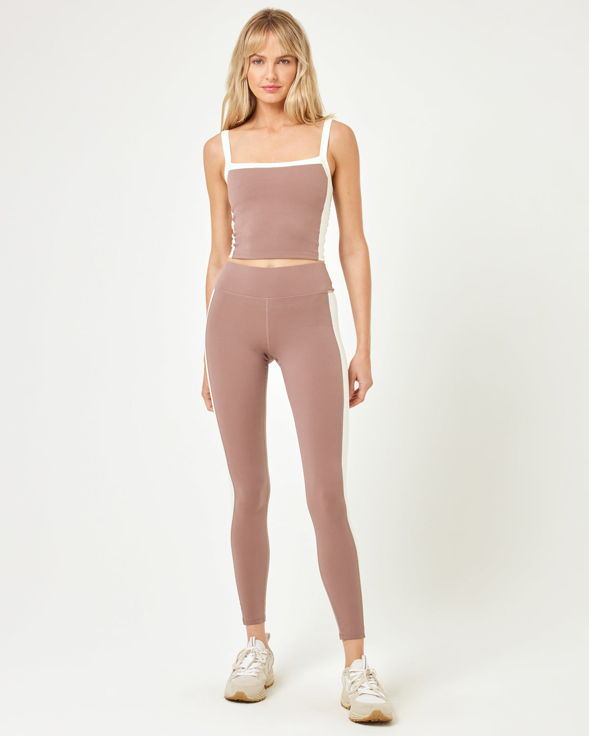 Sidelines Legging - Fawn-Cream Fawn-Cream | Model: Lura (size: S) | Hover