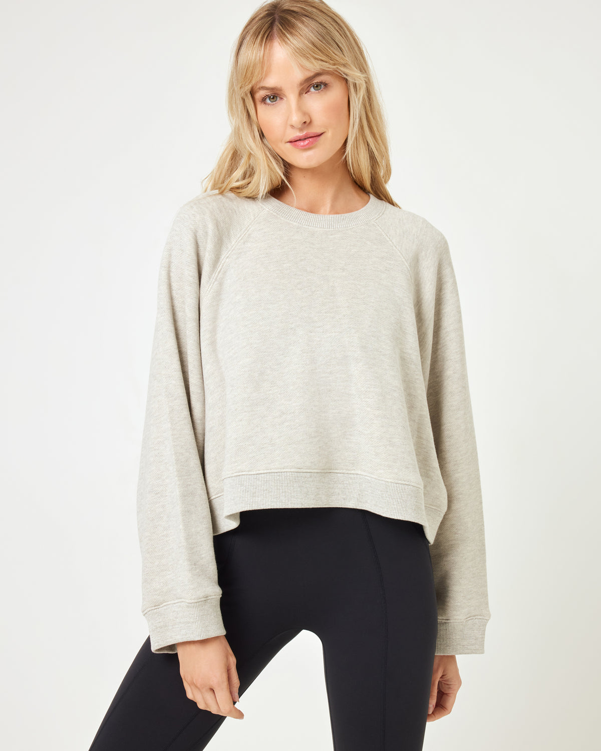 Vincent Pullover - Heather Grey Heather Gray | Model: Lura (size: S) 